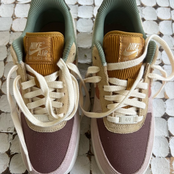 Nike Air Force 1s - brand new!! - Picture 2 of 4